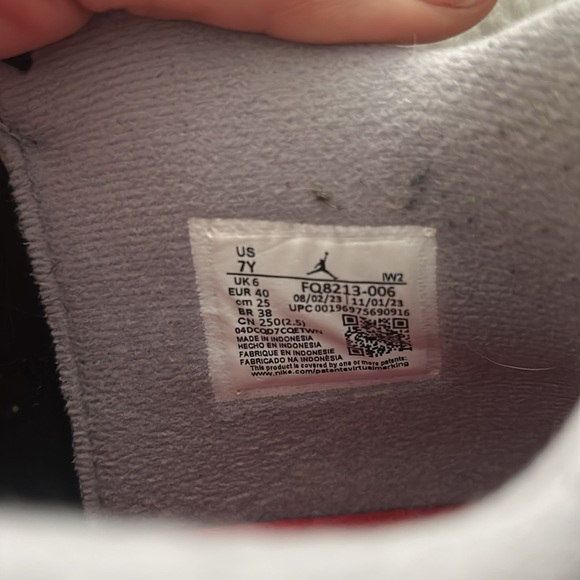 Excellent condition Jordan 4 kids 7y - Picture 5 of 5